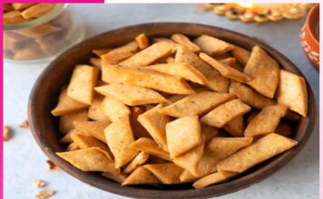 Crispy Namak Pare: ਨਮਕ ਪਾਰੇ Crispy Namak Pare